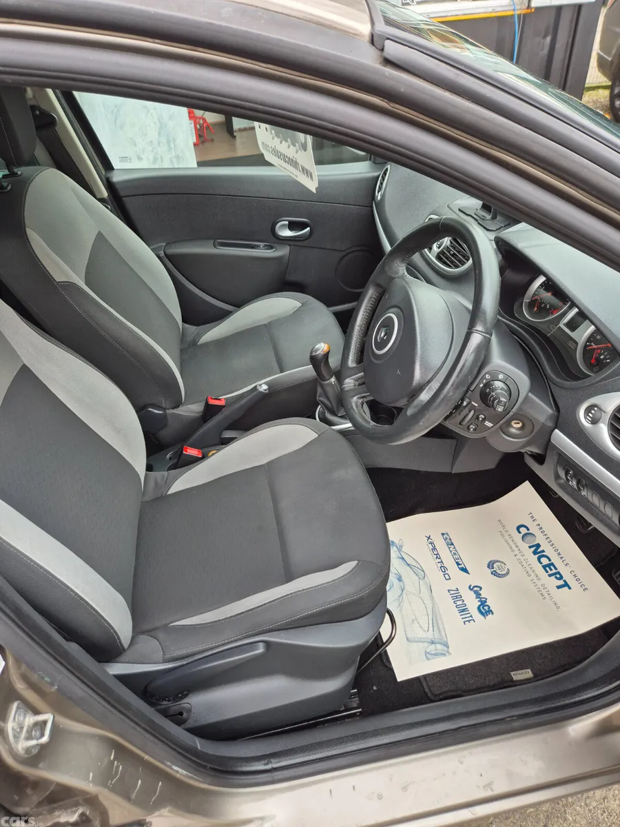 Renault Clio Hatchback, Petrol, 2011, Gold