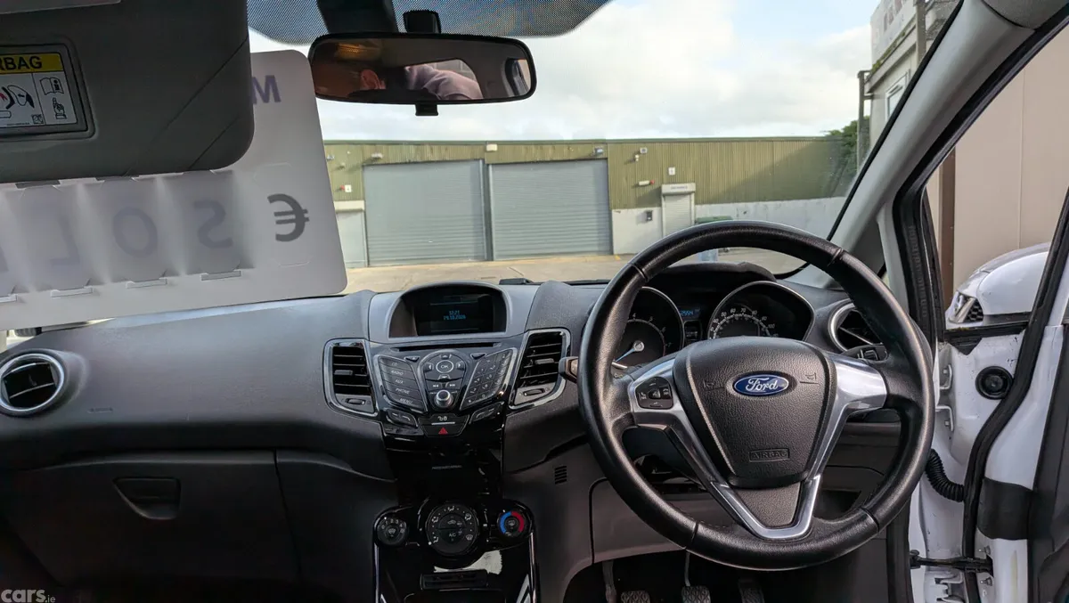 Ford Fiesta Hatchback, Petrol, 2015, White