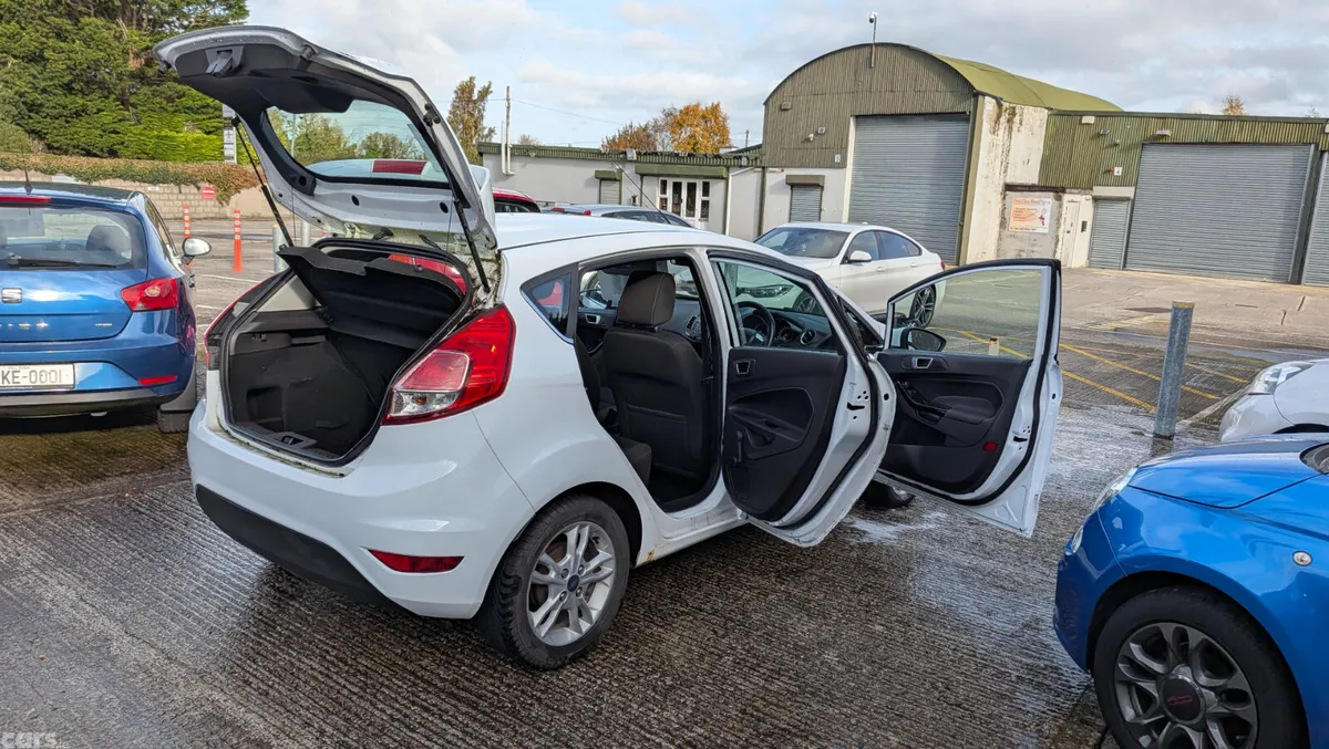 Ford Fiesta Hatchback, Petrol, 2015, White