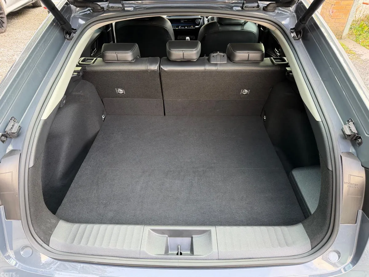 Toyota Prius Saloon, Petrol Hybrid, 2023, Blue
