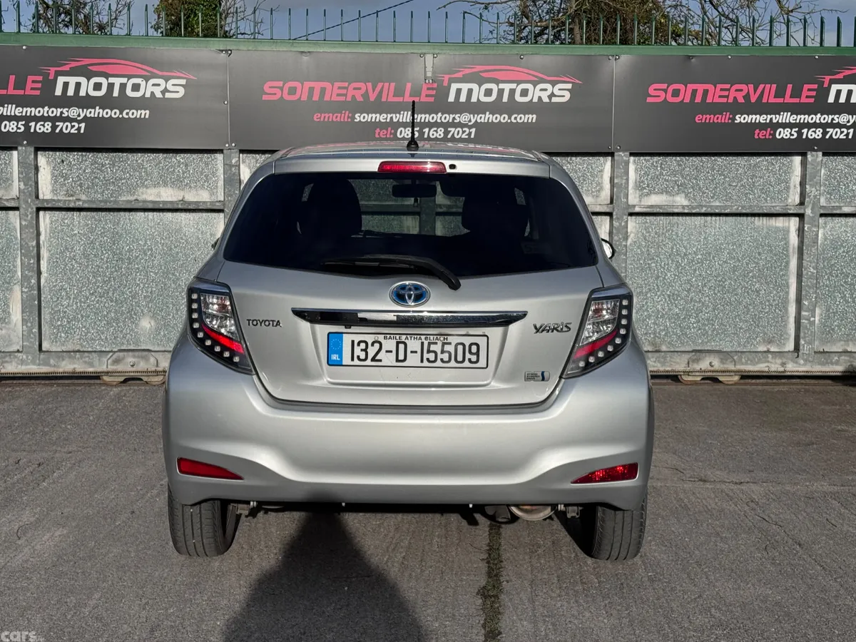 Toyota Yaris Hatchback, Petrol Hybrid, 2013, Silver