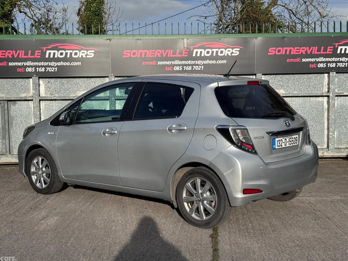 Toyota Yaris Hatchback, Petrol Hybrid, 2013, Silver