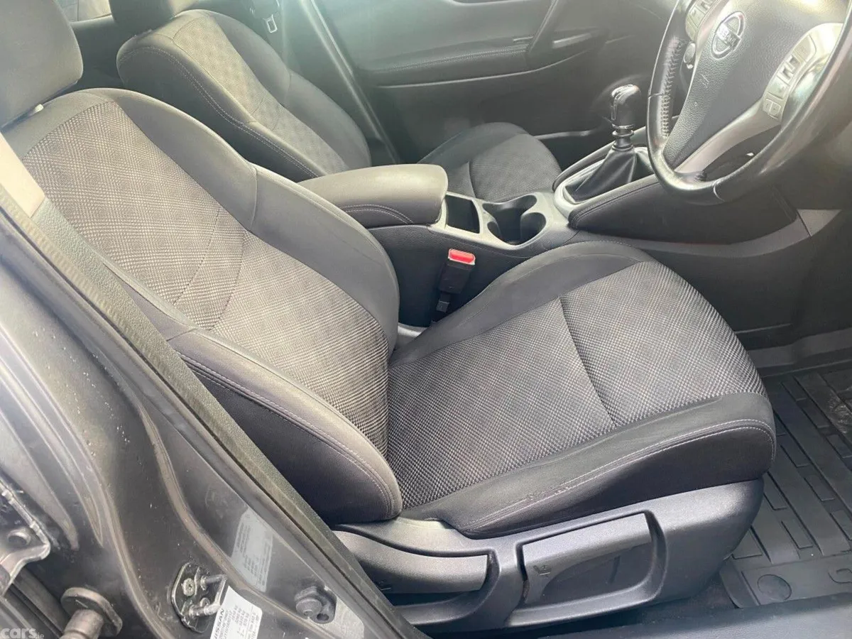 Nissan Qashqai Hatchback, Diesel, 2016, Grey