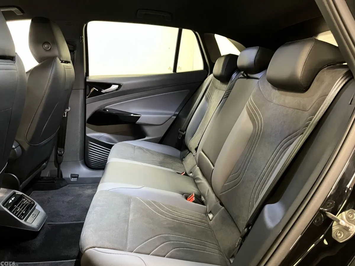Volkswagen ID.4 SUV, Electric, 2025, Black