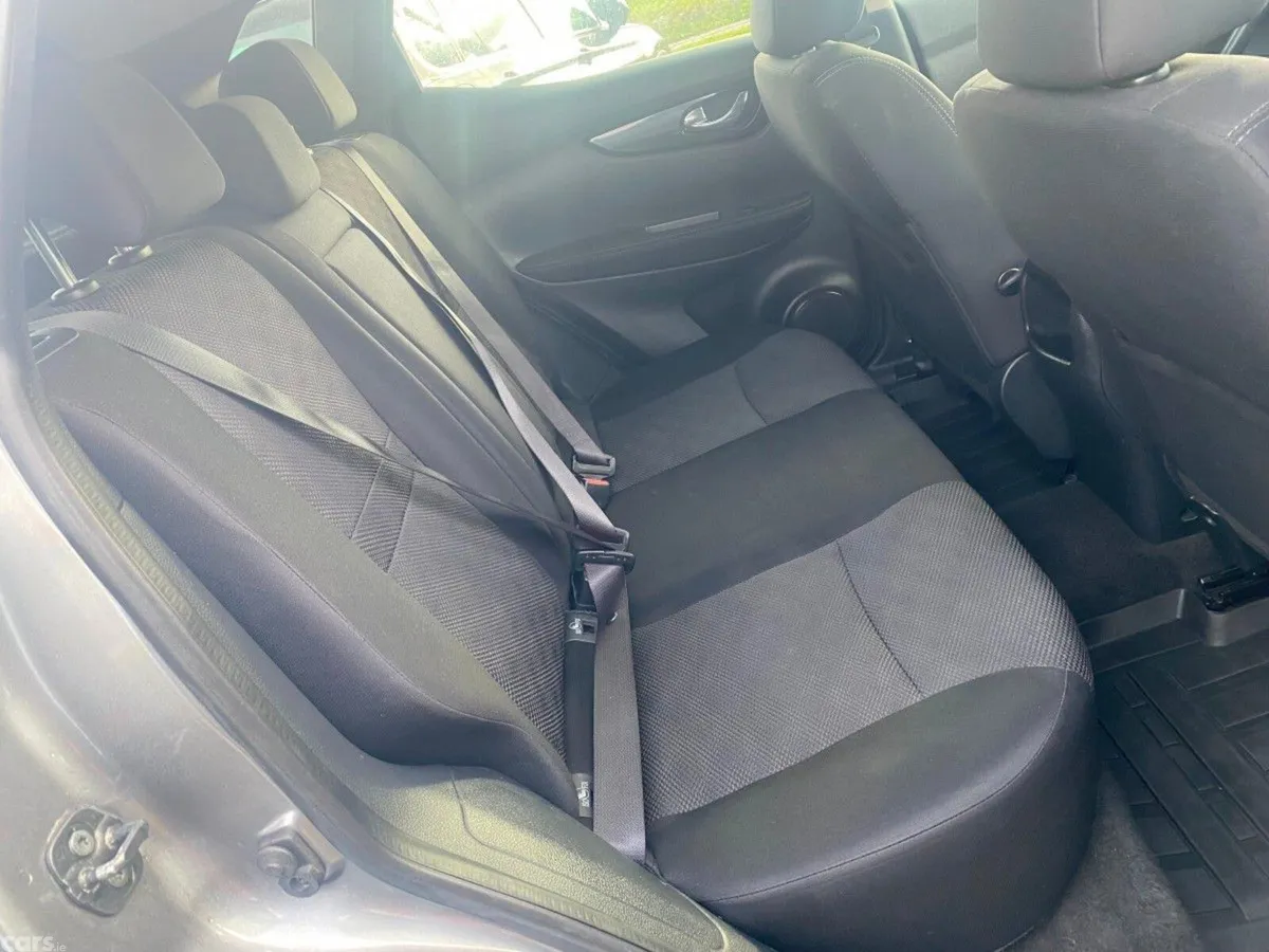 Nissan Qashqai Hatchback, Diesel, 2016, Grey