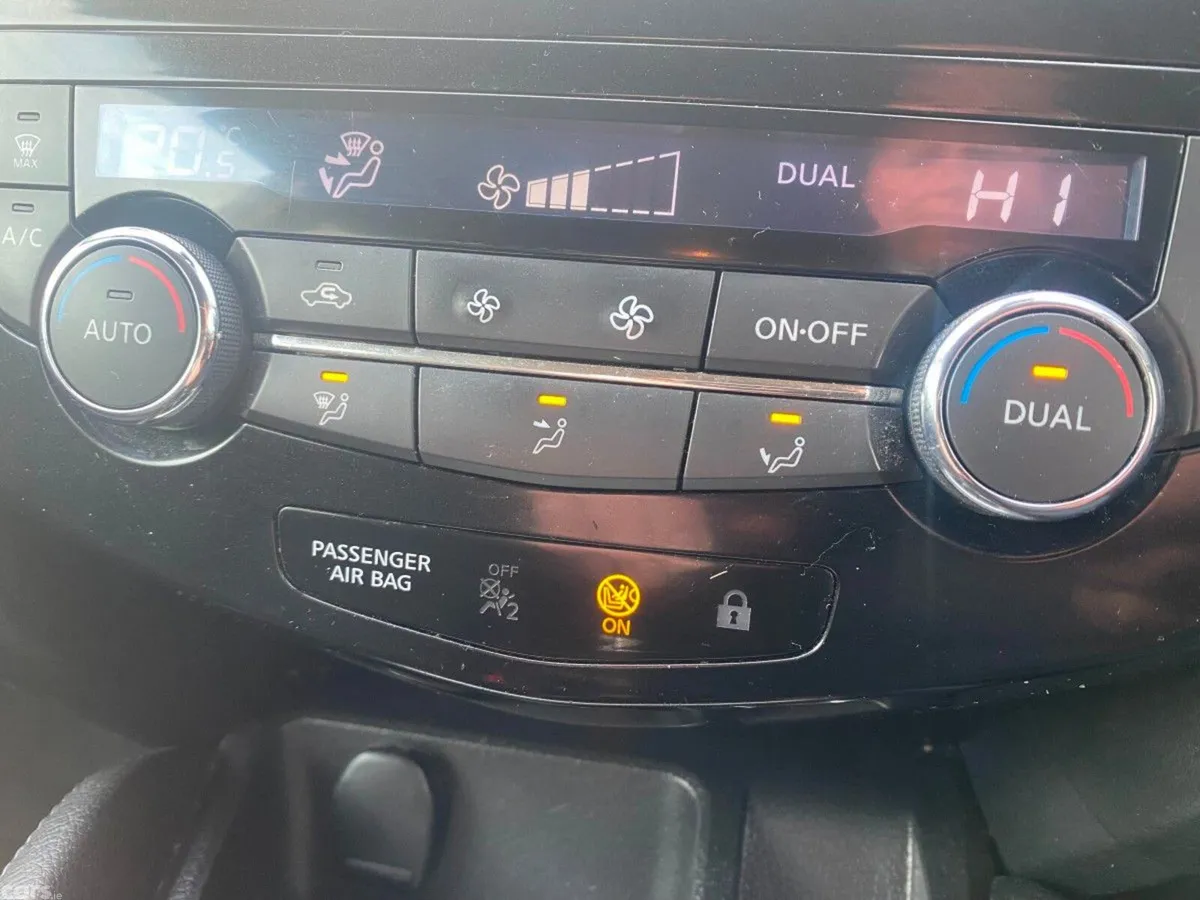 Nissan Qashqai Hatchback, Diesel, 2016, Grey