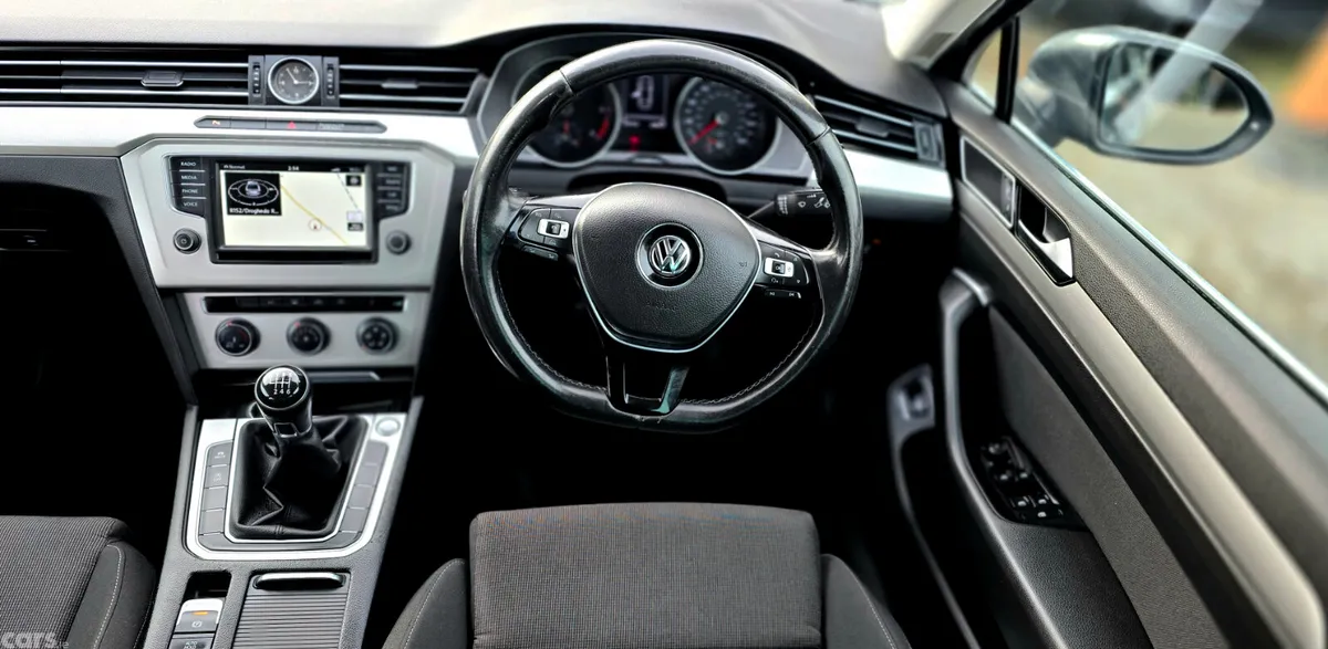 Volkswagen Passat Saloon, Diesel, 2015, Grey