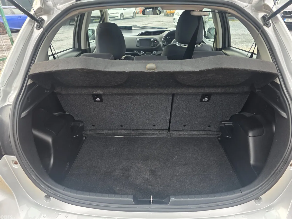 Toyota Yaris MPV, Petrol Hybrid, 2018, Grey