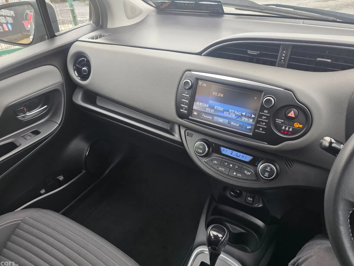 Toyota Yaris MPV, Petrol Hybrid, 2018, Grey