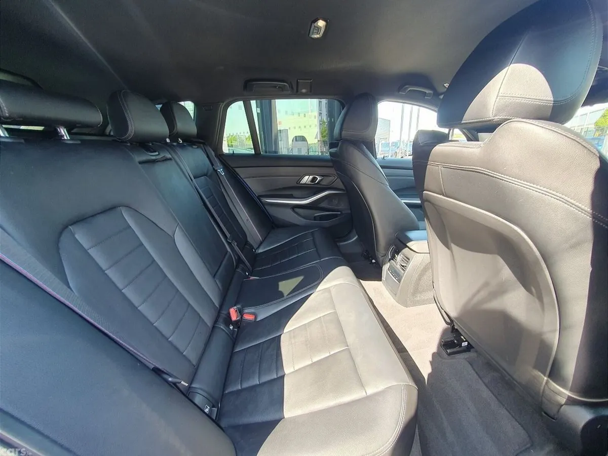 BMW 3-Series Estate, Petrol Plug-in Hybrid, 2021, Blue