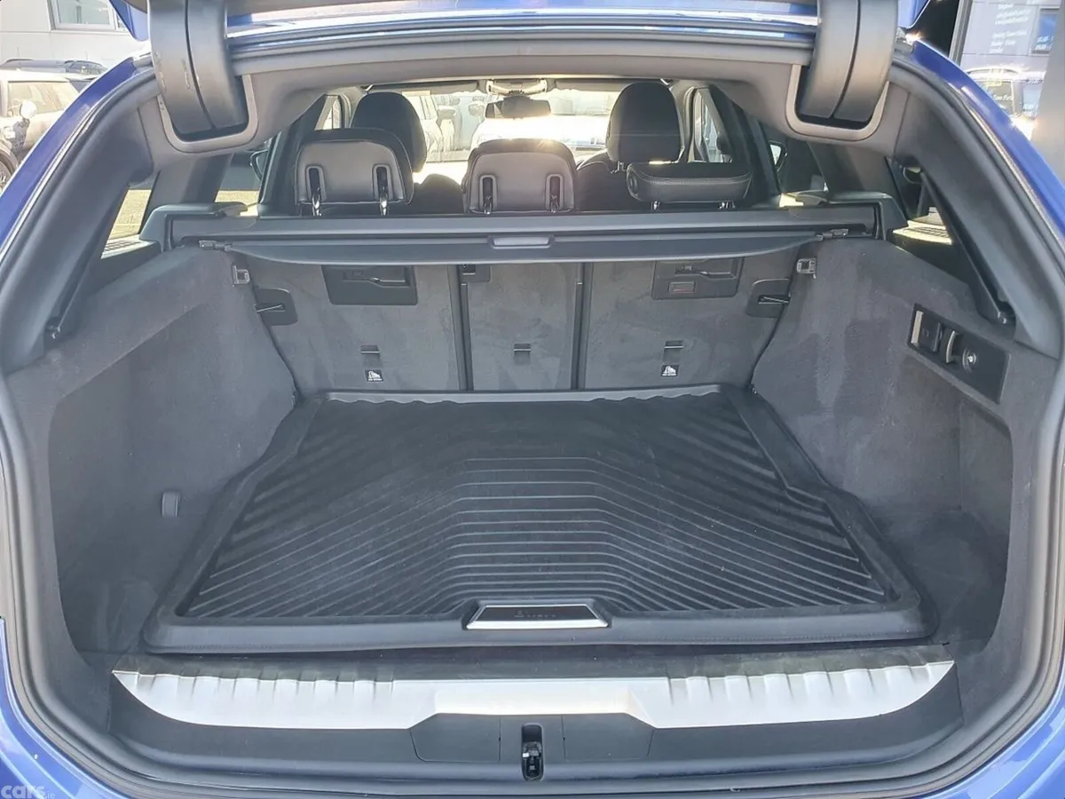 BMW 3-Series Estate, Petrol Plug-in Hybrid, 2021, Blue