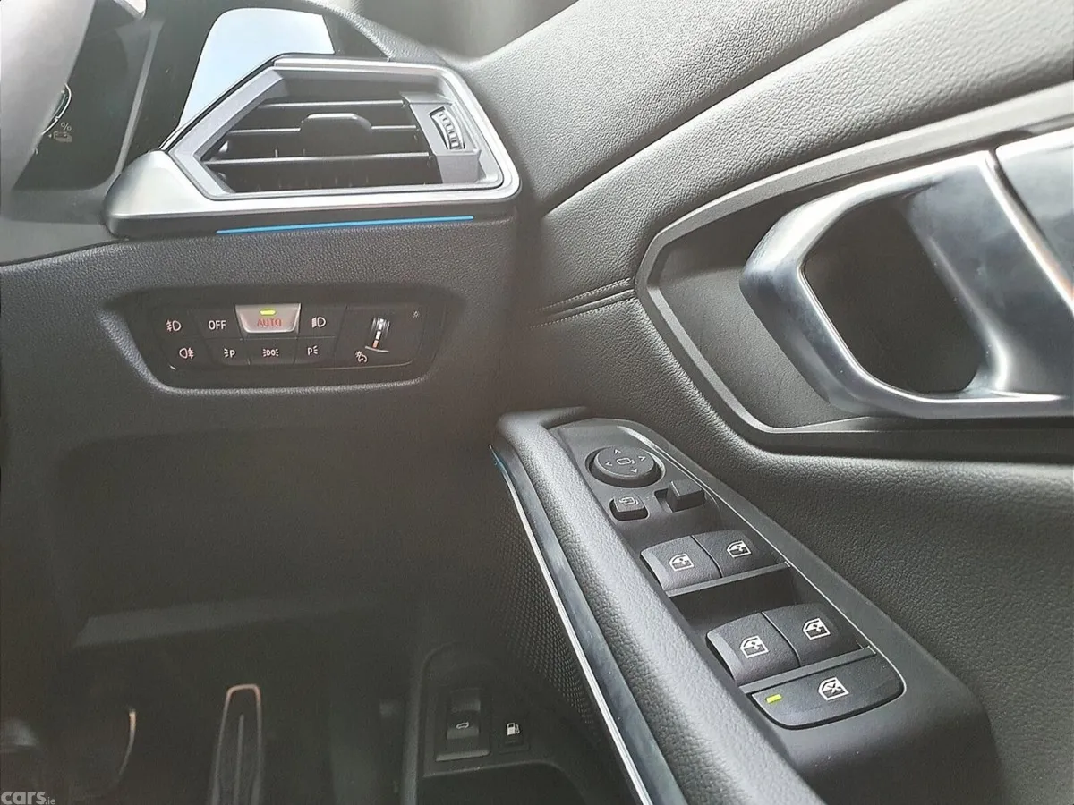 BMW 3-Series Estate, Petrol Plug-in Hybrid, 2021, Blue