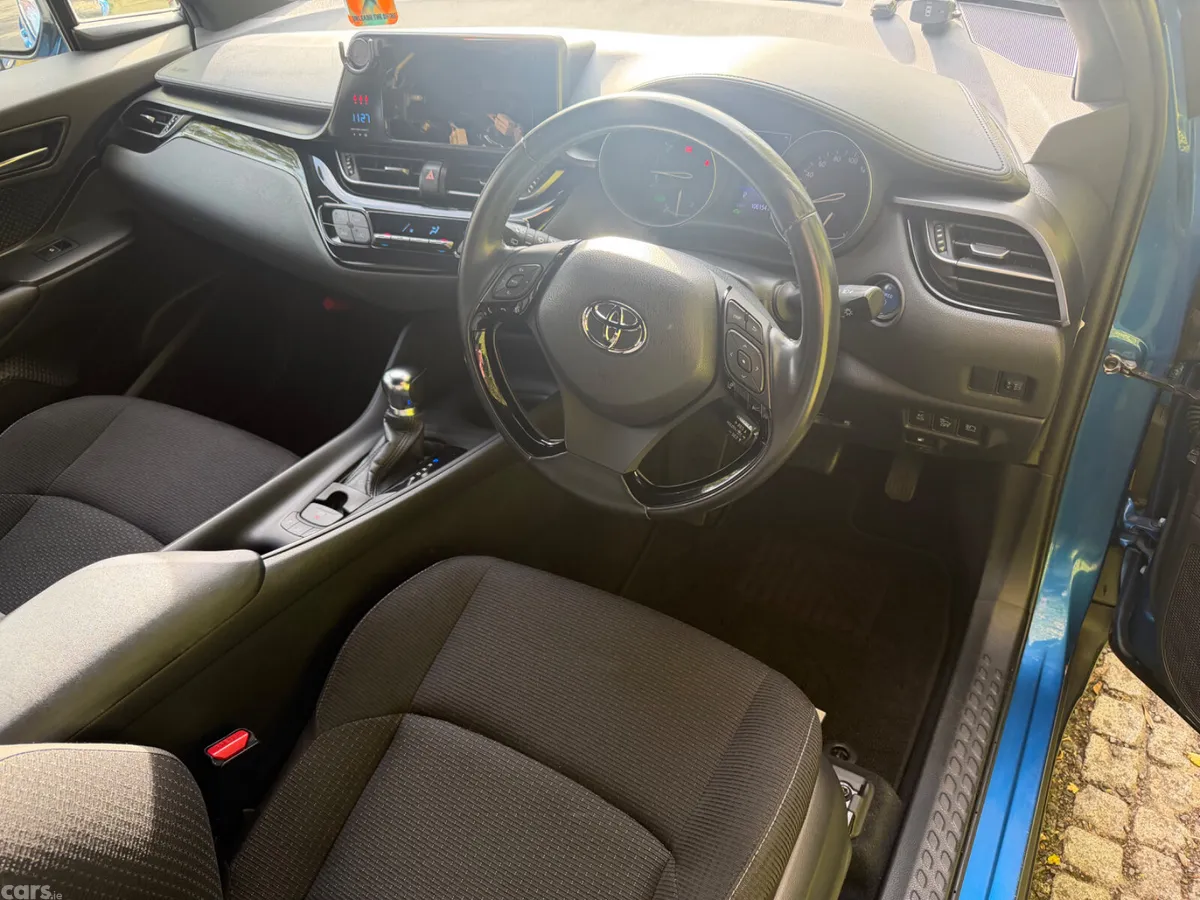 Toyota C-HR SUV, Petrol Hybrid, 2017, Blue