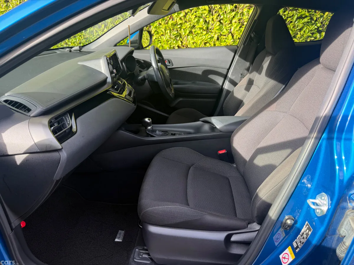 Toyota C-HR SUV, Petrol Hybrid, 2017, Blue