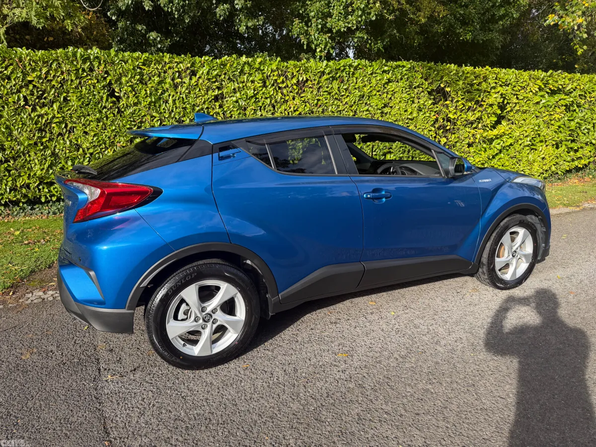 Toyota C-HR SUV, Petrol Hybrid, 2017, Blue