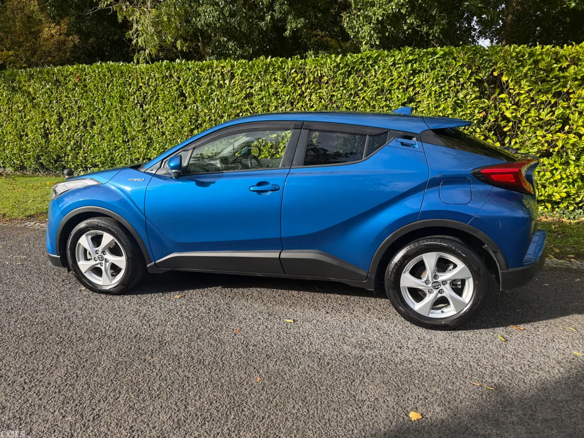 Toyota C-HR SUV, Petrol Hybrid, 2017, Blue