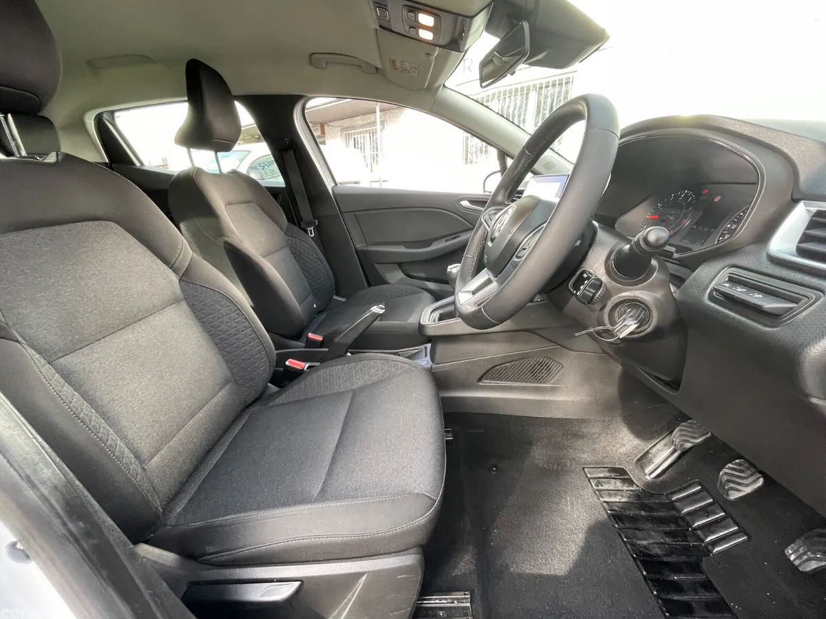 Renault Clio Hatchback, Petrol, 2022, White