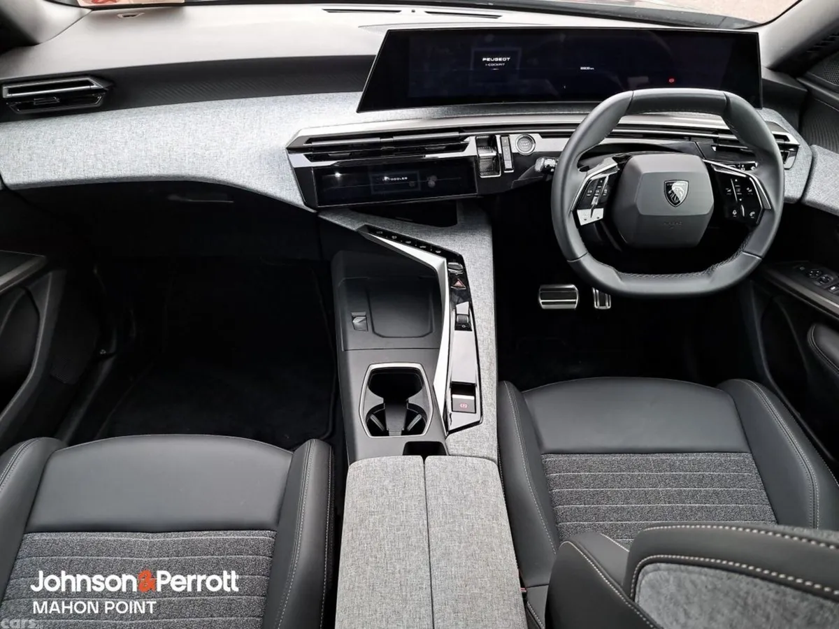 Peugeot 5008 MPV, Petrol, 2026, Black