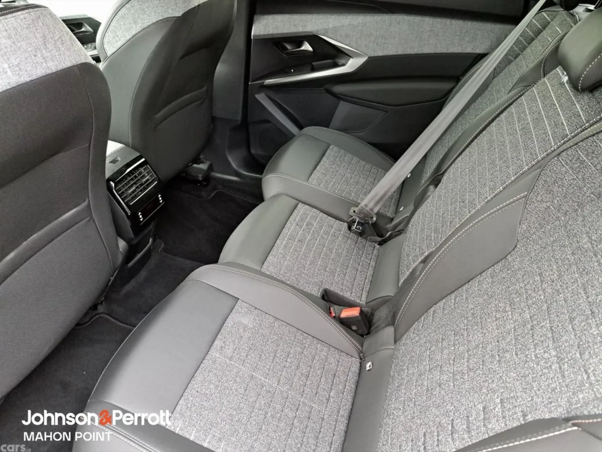 Peugeot 5008 MPV, Petrol, 2026, Black