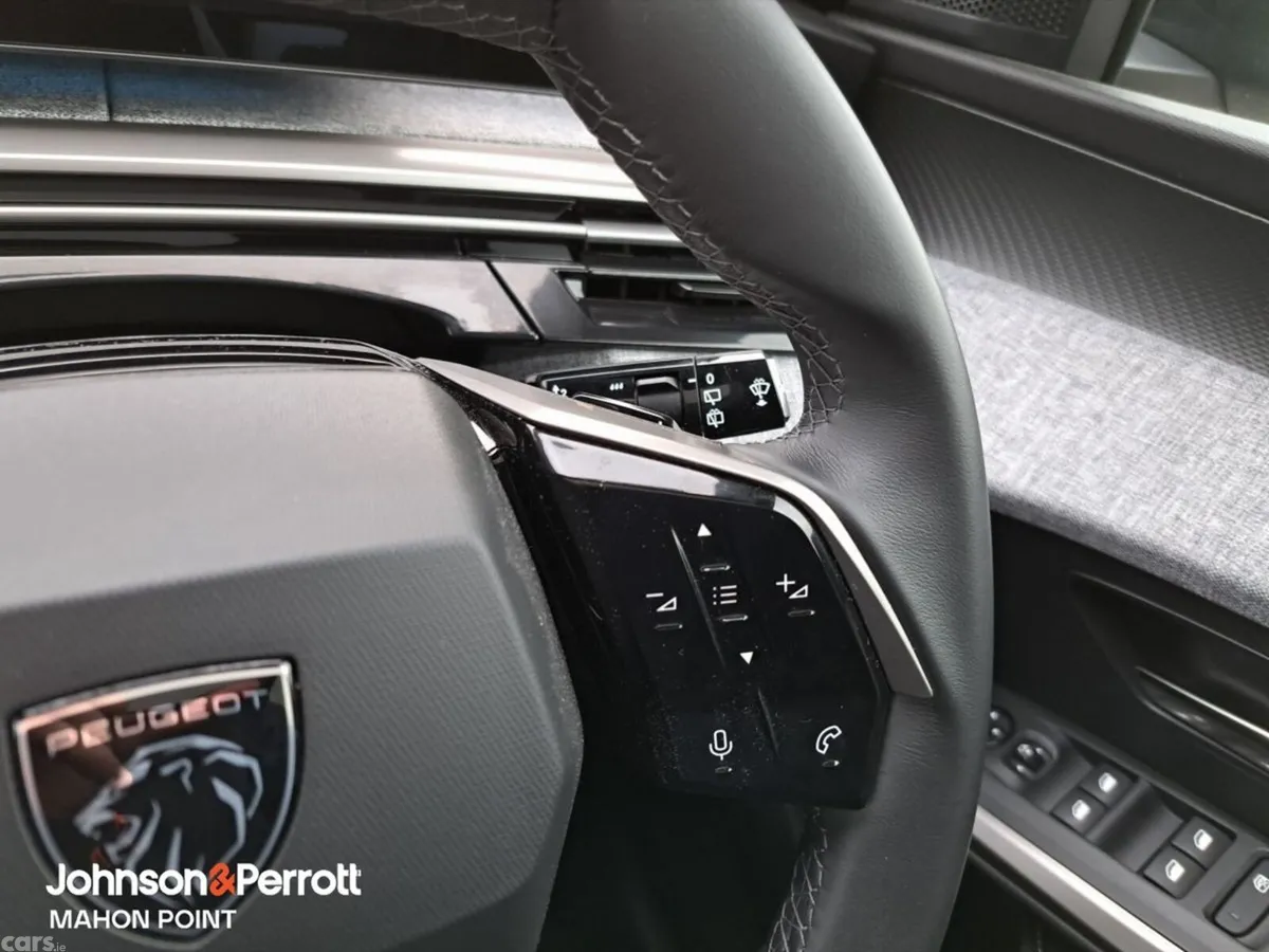 Peugeot 5008 MPV, Petrol, 2026, Black
