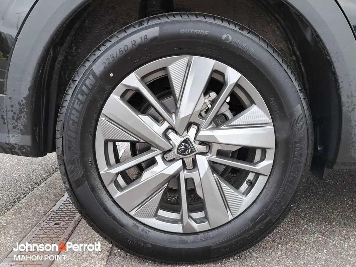 Peugeot 5008 MPV, Petrol, 2026, Black