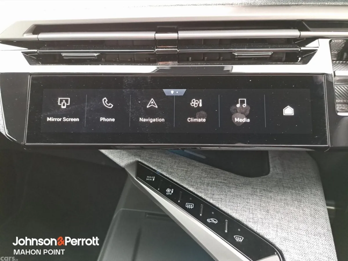 Peugeot 5008 MPV, Petrol, 2026, Black