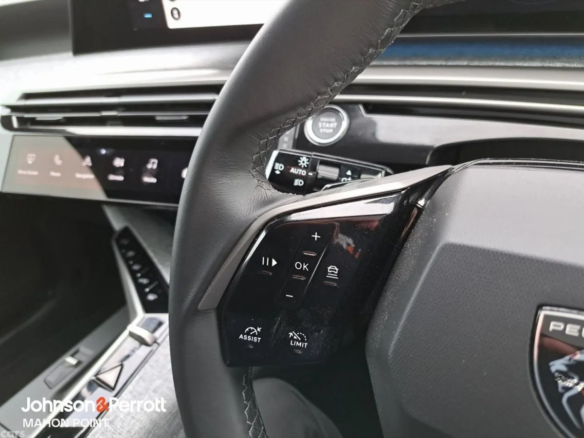 Peugeot 5008 MPV, Petrol, 2026, Black