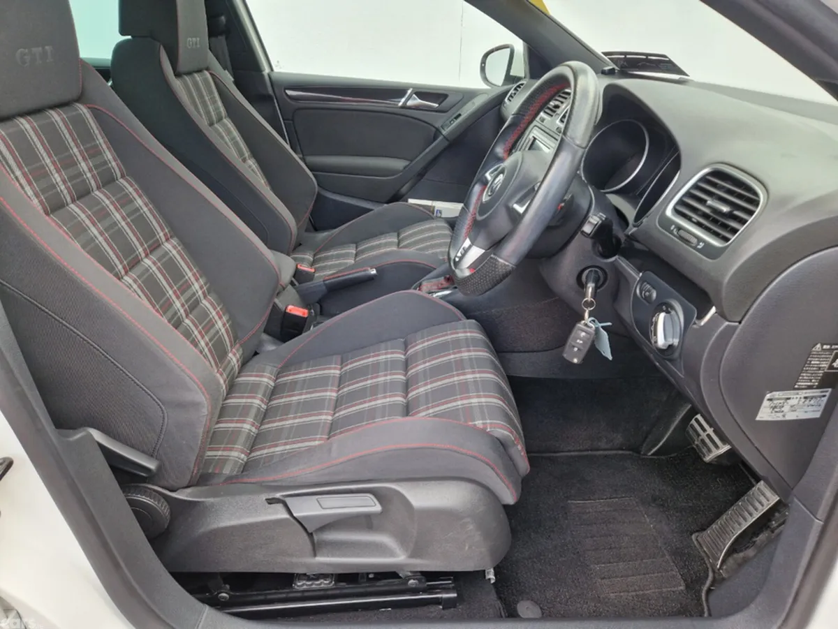 Volkswagen Golf Hatchback, Petrol, 2012, White