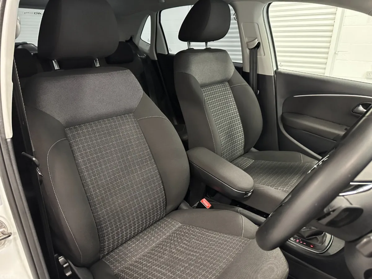 Volkswagen Polo Hatchback, Petrol, 2015, White