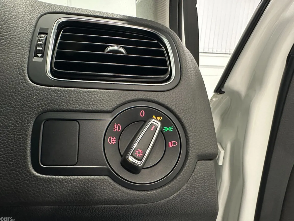 Volkswagen Polo Hatchback, Petrol, 2015, White