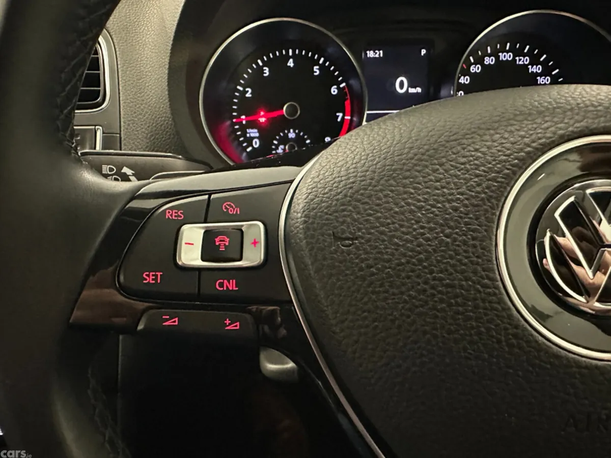 Volkswagen Polo Hatchback, Petrol, 2015, White