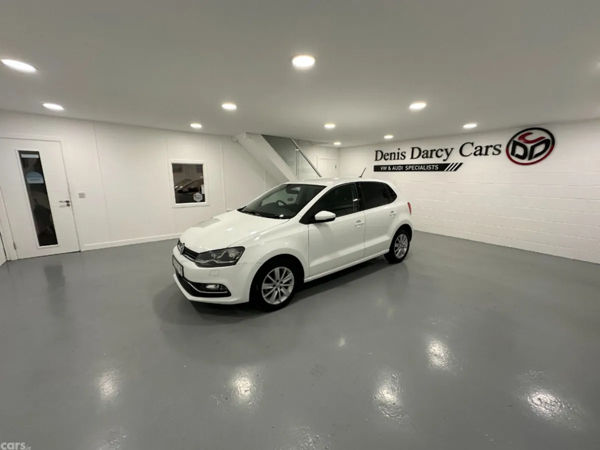 Volkswagen Polo Hatchback, Petrol, 2015, White