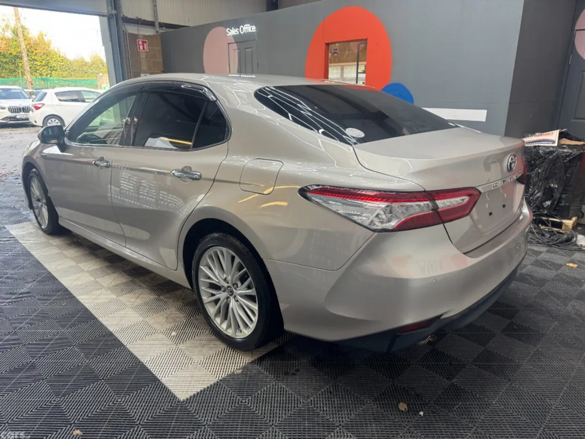 Toyota Camry Saloon, Petrol Hybrid, 2018, Silver
