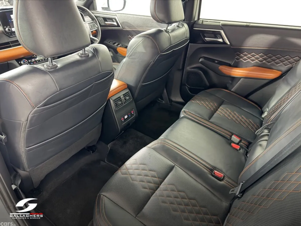 Mitsubishi Outlander SUV, Petrol Plug-in Hybrid, 2023, White