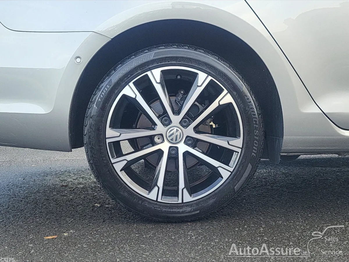 Volkswagen Golf Estate, Petrol, 2019, Gold