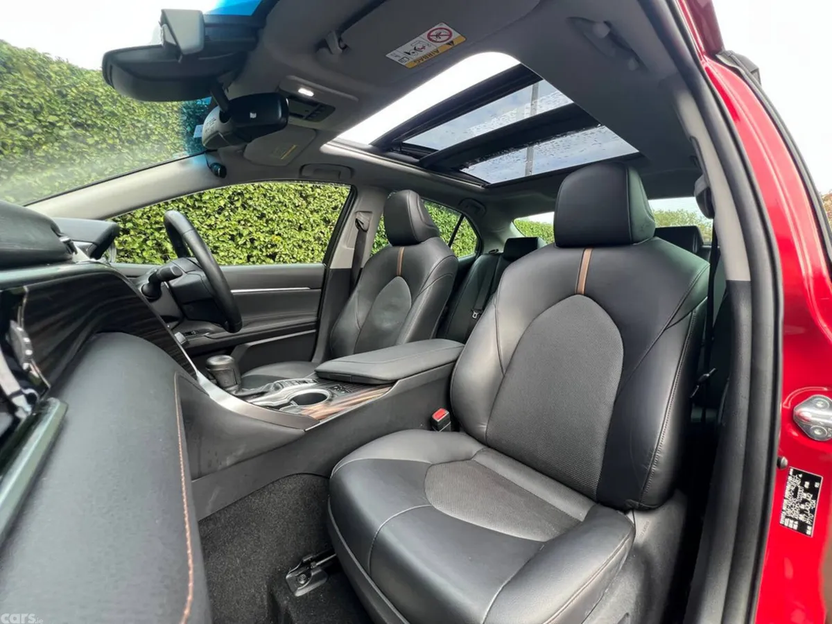 Toyota Camry Saloon, Petrol Hybrid, 2018, Red