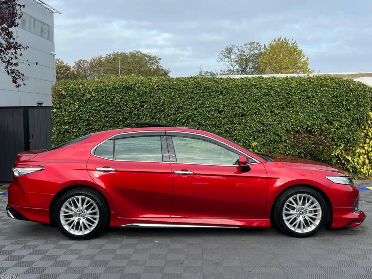 Toyota Camry Saloon, Petrol Hybrid, 2018, Red