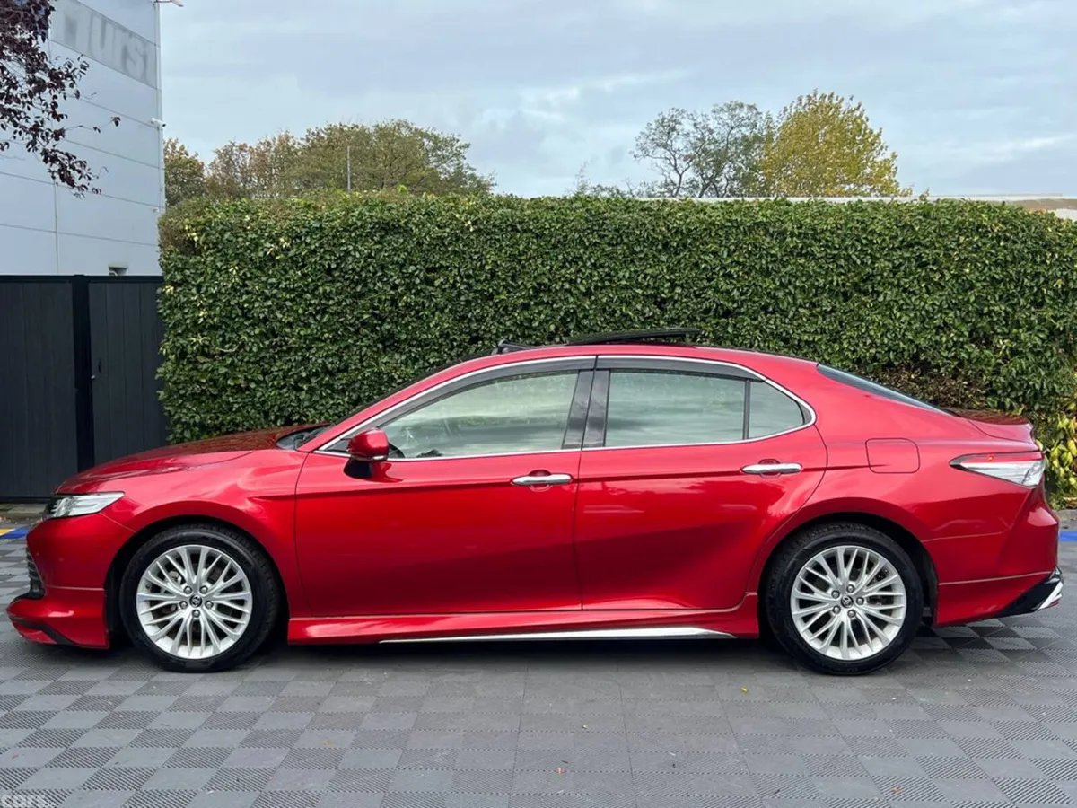 Toyota Camry Saloon, Petrol Hybrid, 2018, Red