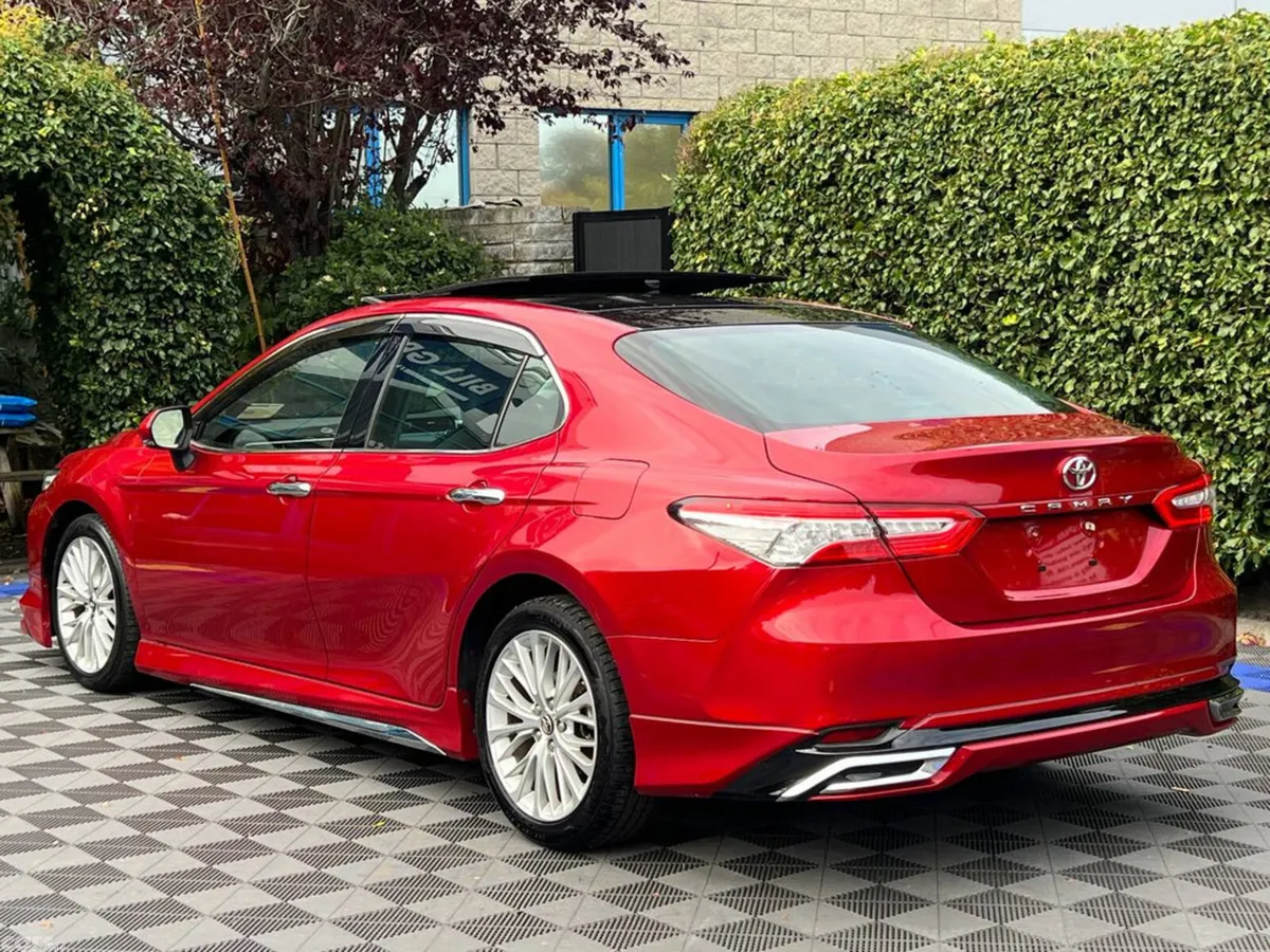 Toyota Camry Saloon, Petrol Hybrid, 2018, Red