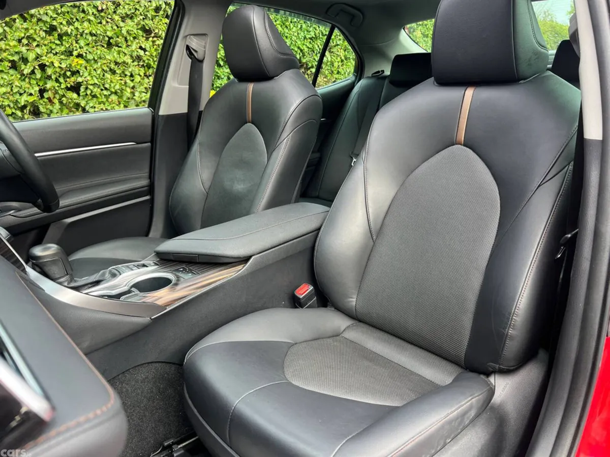 Toyota Camry Saloon, Petrol Hybrid, 2018, Red