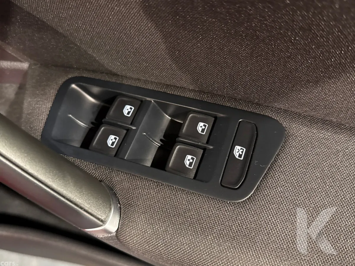 Volkswagen Golf Hatchback, Petrol, 2018, Red