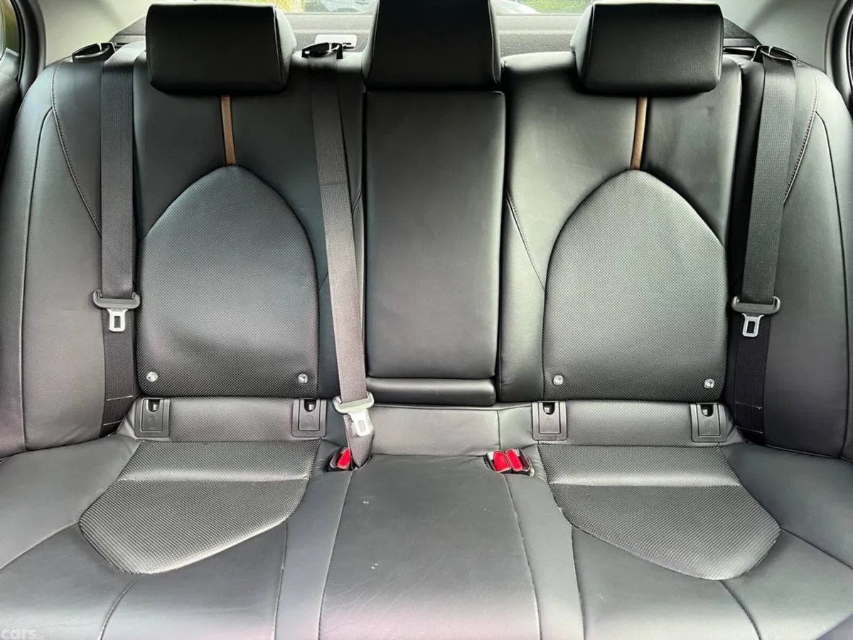 Toyota Camry Saloon, Petrol Hybrid, 2018, Red