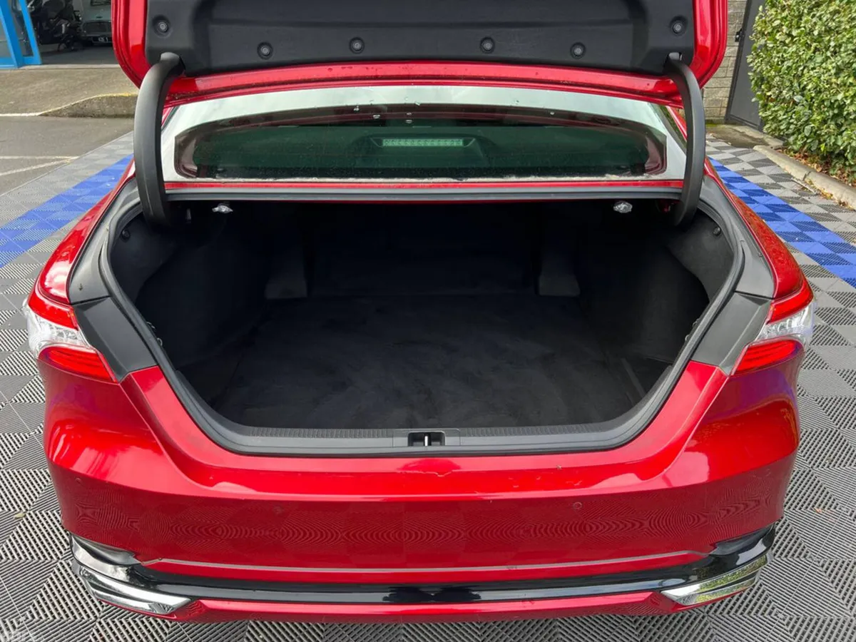 Toyota Camry Saloon, Petrol Hybrid, 2018, Red