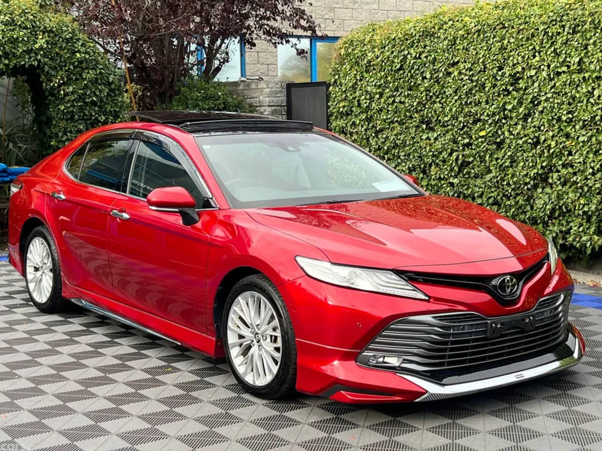 Toyota Camry Saloon, Petrol Hybrid, 2018, Red