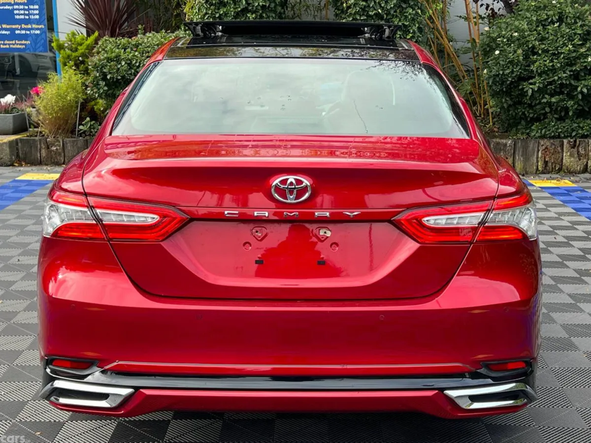 Toyota Camry Saloon, Petrol Hybrid, 2018, Red