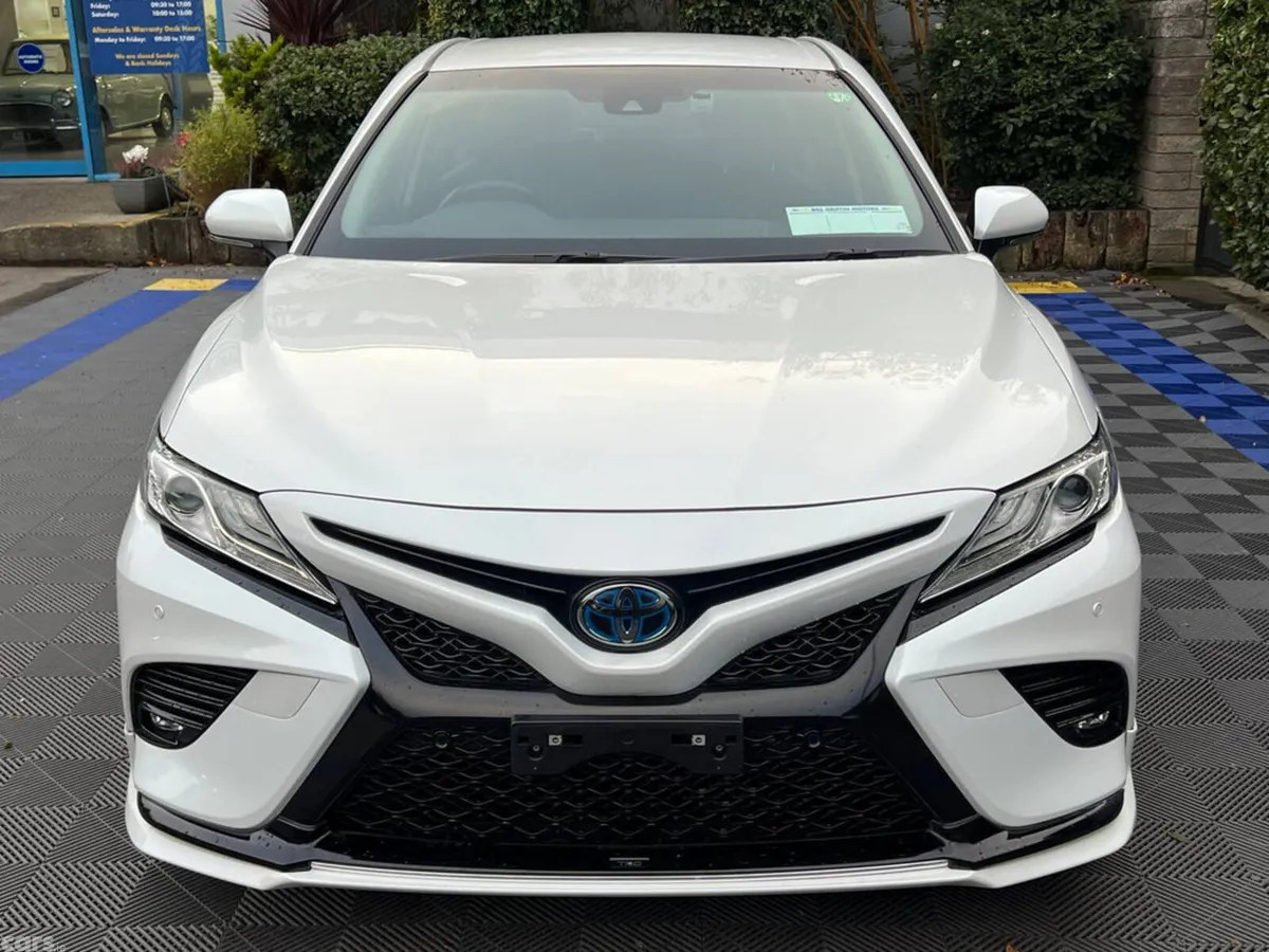 Toyota Camry Saloon, Petrol Hybrid, 2019, White
