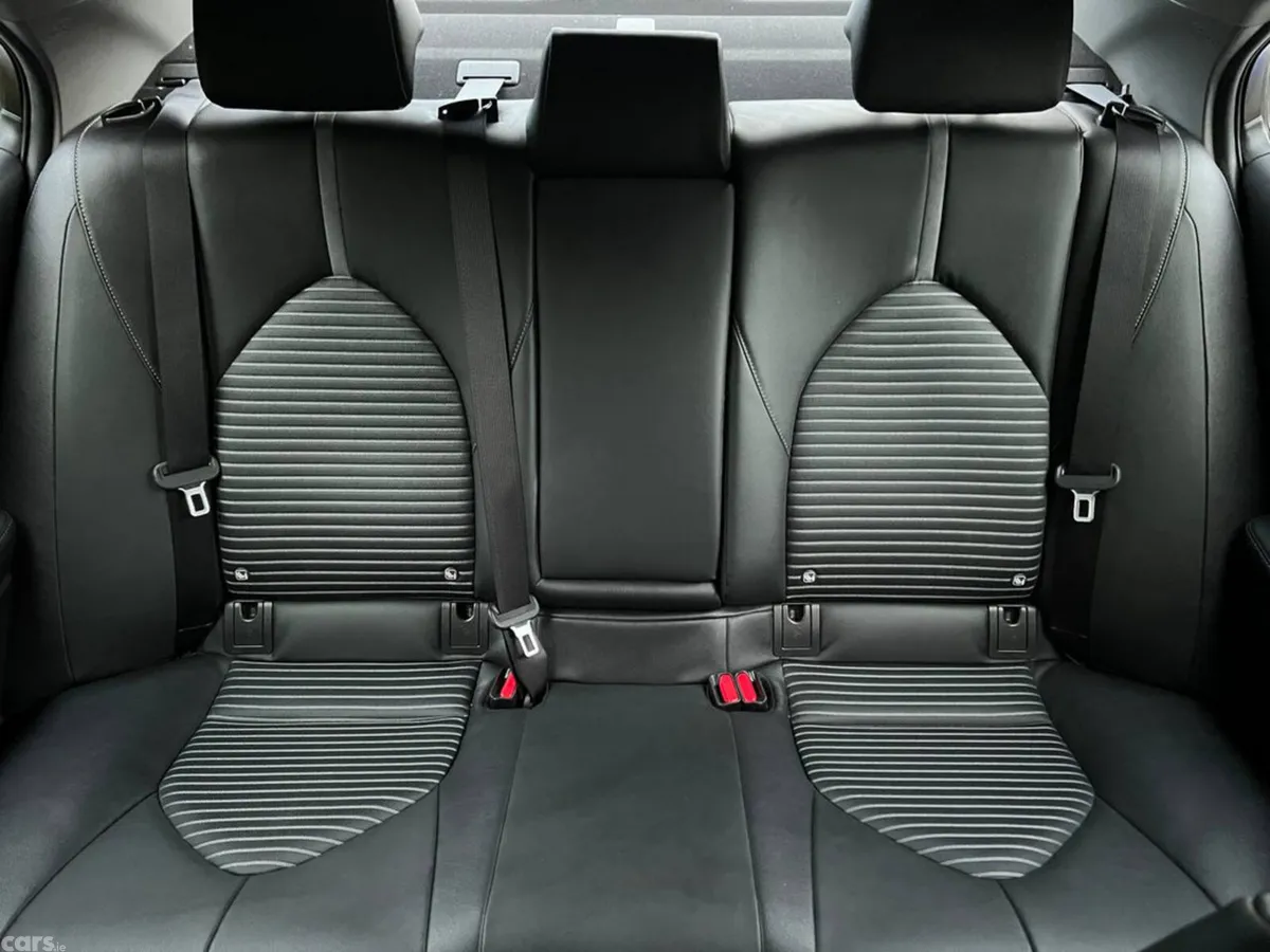 Toyota Camry Saloon, Petrol Hybrid, 2019, White