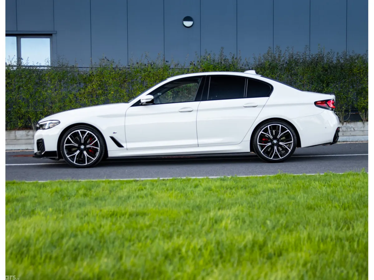 BMW 5-Series Saloon, Diesel Hybrid, 2020, White