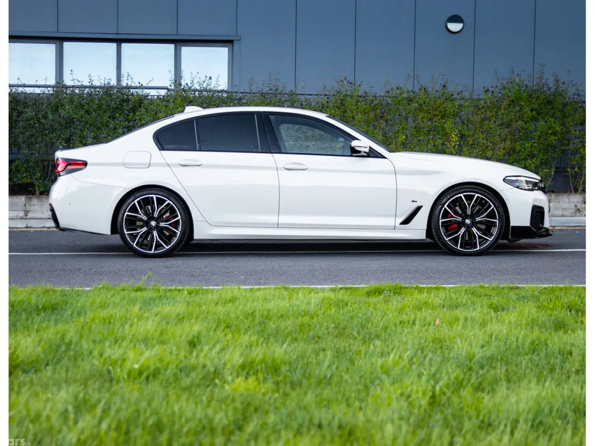 BMW 5-Series Saloon, Diesel Hybrid, 2020, White