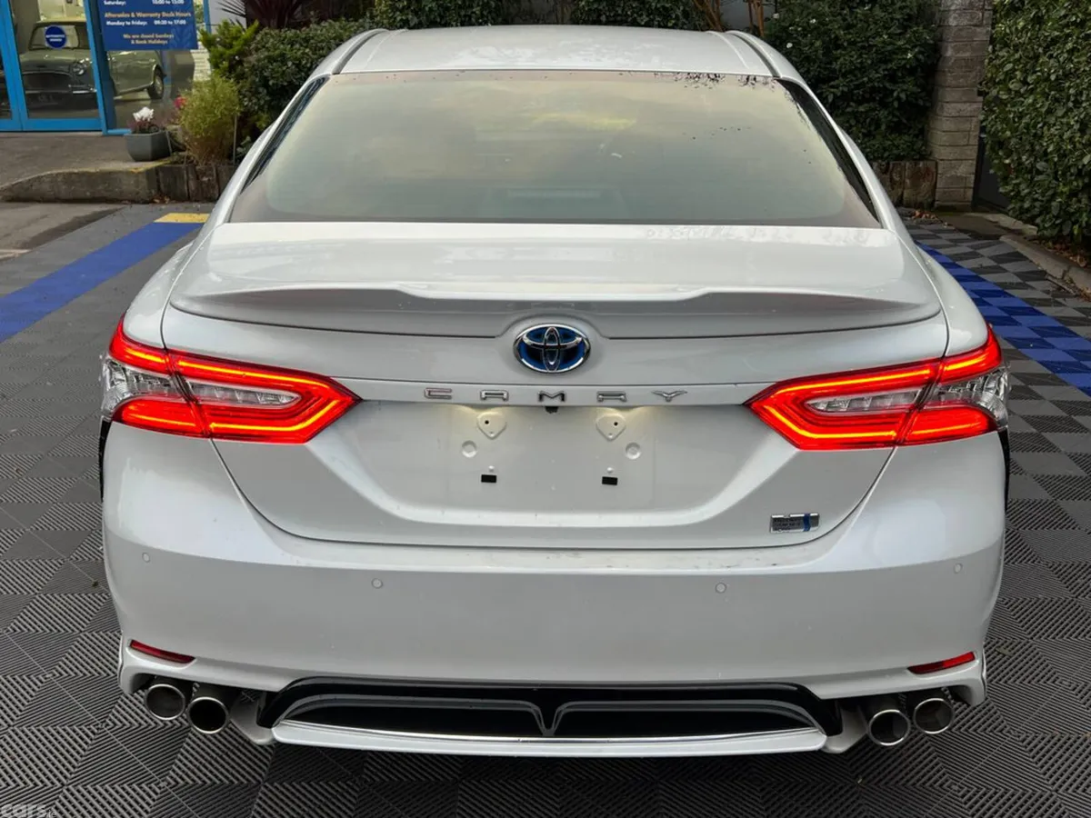 Toyota Camry Saloon, Petrol Hybrid, 2019, White